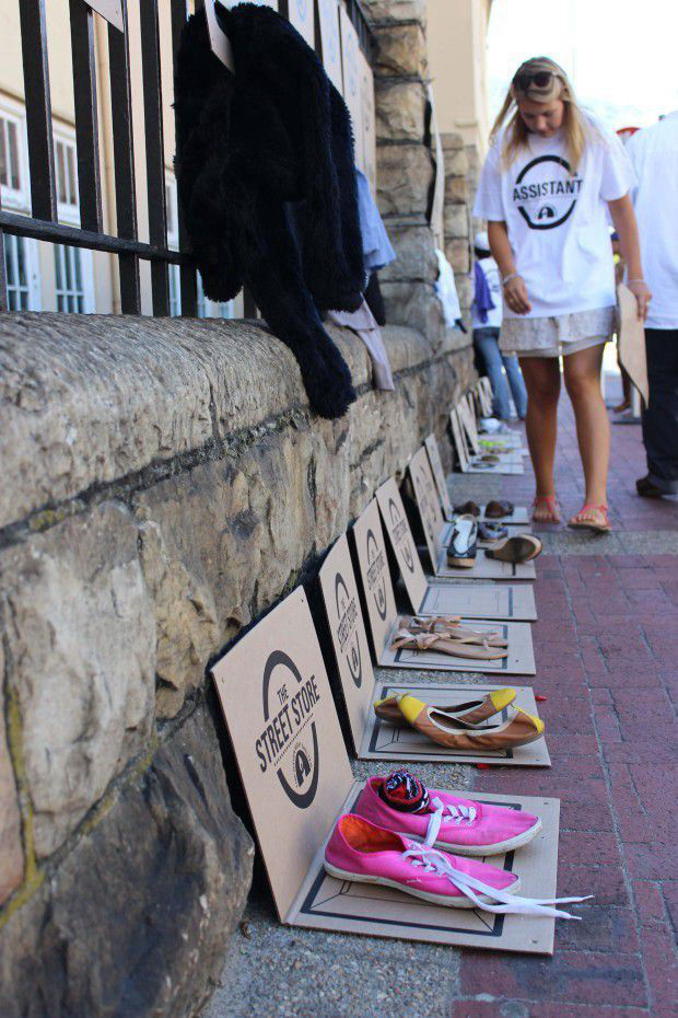 街头捐赠商店,保护受助人尊严--置顶表情